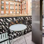 Chic Two Bedroom Steps From Champs Elysees Appartement