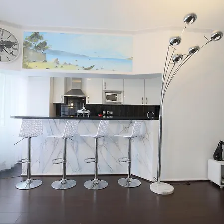 Daire Chic Two Bedroom Steps From Champs Elysees *