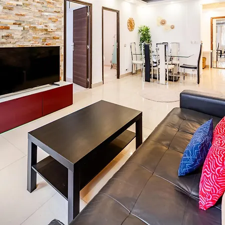 Chic Two Bedroom Steps From Champs Elysees Daire
