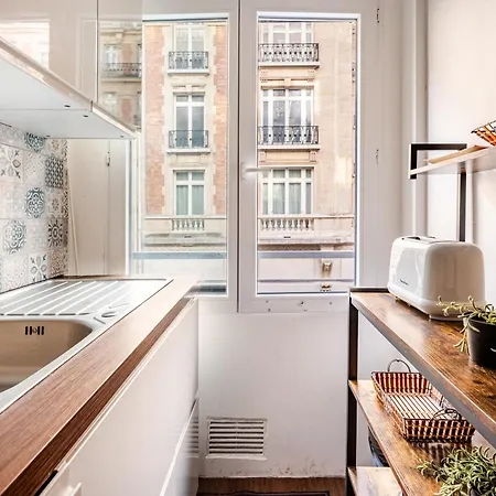 Daire Chic Two Bedroom Steps From Champs Elysees *
