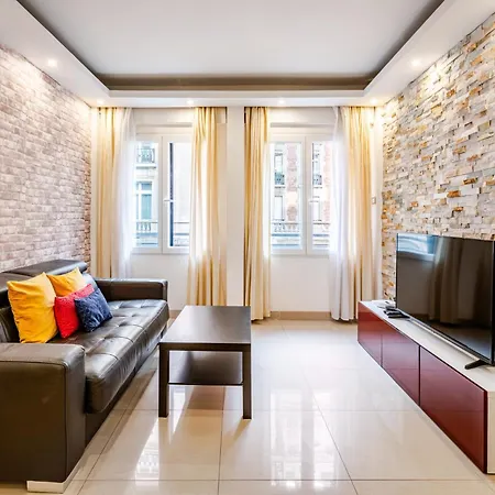 Chic Two Bedroom Steps From Champs Elysees Daire