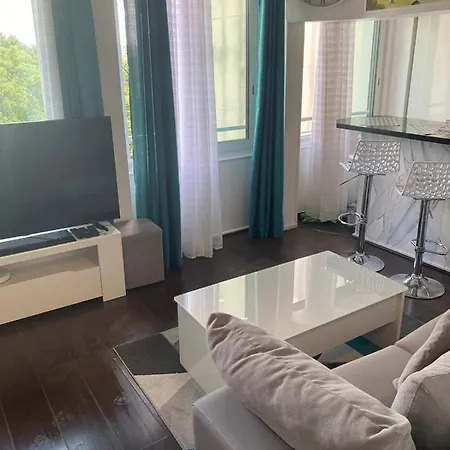 Apartament Ponthieu - Hala Paryż
