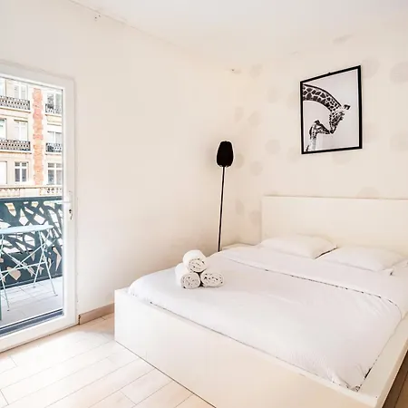Chic Two Bedroom Steps From Champs Elysees 公寓 *