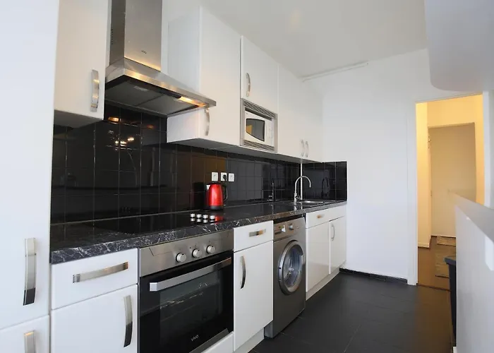Chic Two Bedroom Steps From Champs Elysees *