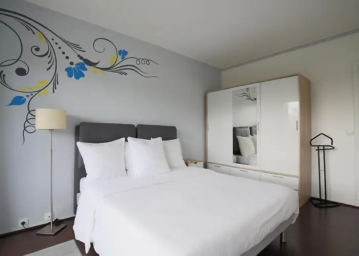 Chic Two Bedroom Steps From Champs Elysees Apartment Paris