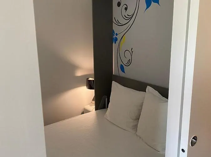 Apartment Chic Two Bedroom Steps From Champs Elysees Paris