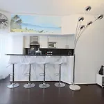 Appartement Chic Two Bedroom Steps From Champs Elysees *