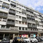 Chic Two Bedroom Steps From Champs Elysees Parijs