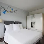 Chic Two Bedroom Steps From Champs Elysees Appartement Parijs