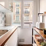 Appartement Chic Two Bedroom Steps From Champs Elysees *