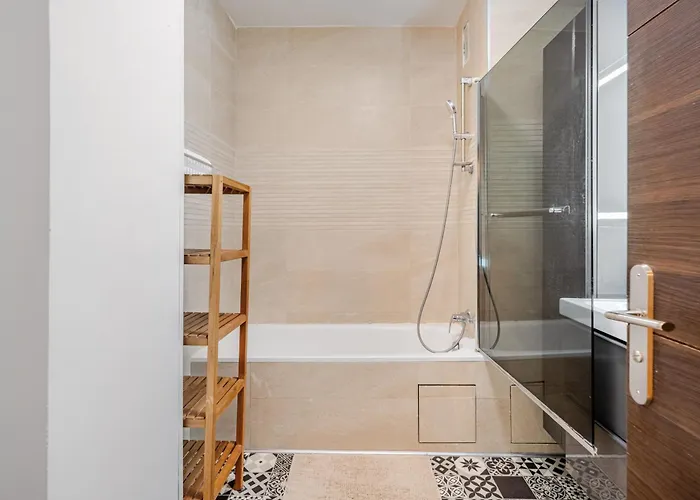 Chic Two Bedroom Steps From Champs Elysees شقة باريس