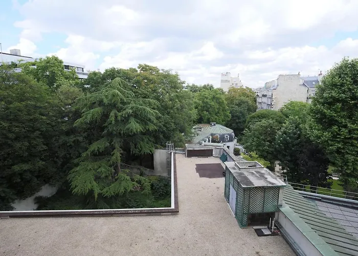 Chic Two Bedroom Steps From Champs Elysees * Paris
