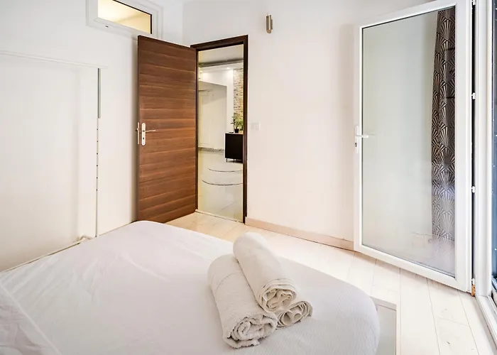 Apartamento Chic Two Bedroom Steps From Champs Elysees