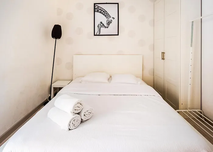 Chic Two Bedroom Steps From Champs Elysees * Paris