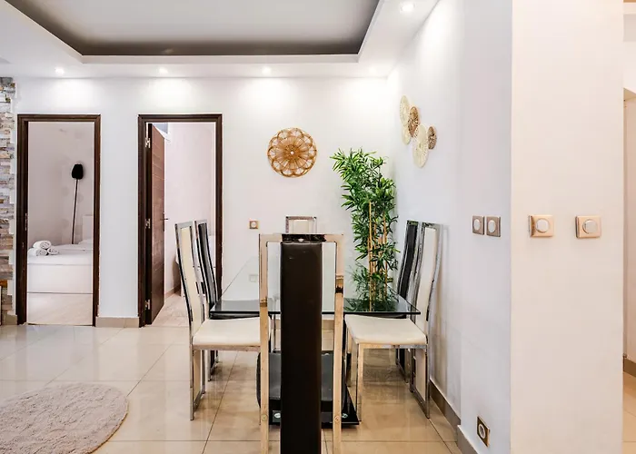 Apartamento Chic Two Bedroom Steps From Champs Elysees Paris