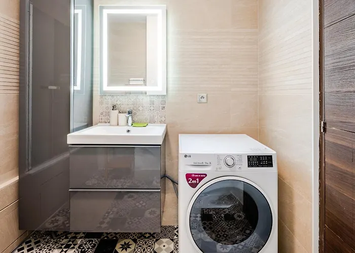 Apartamento Chic Two Bedroom Steps From Champs Elysees Paris